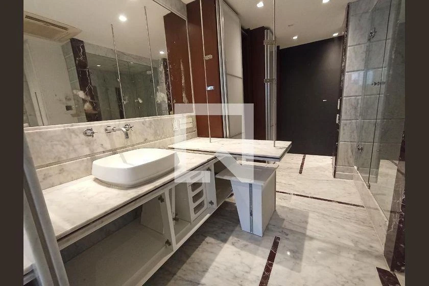 Rental apartment with 3 bedrooms and 160 m² — photo 39