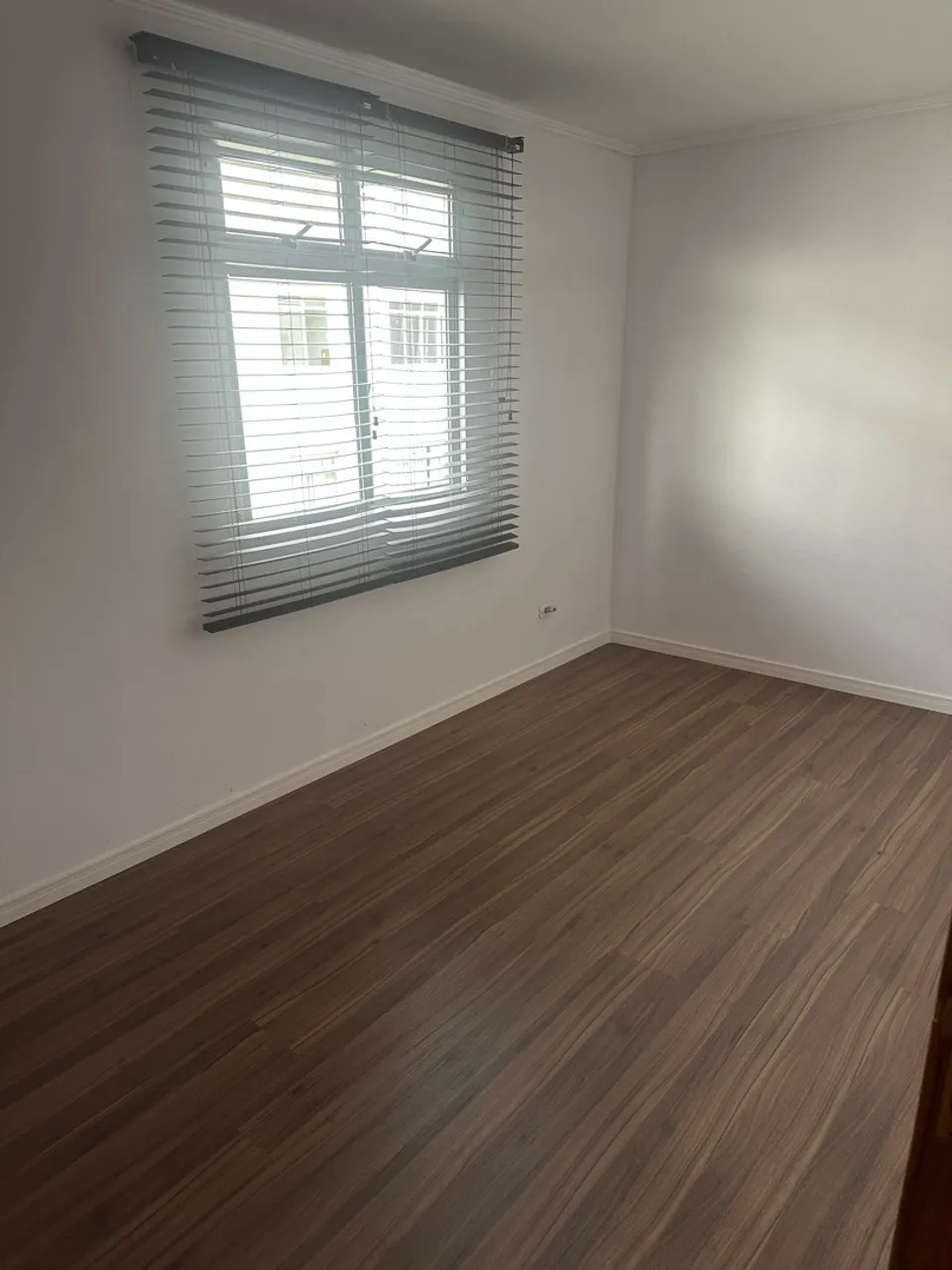 2-bedroom apartment with wood or laminate floors in Curitiba — photo 12