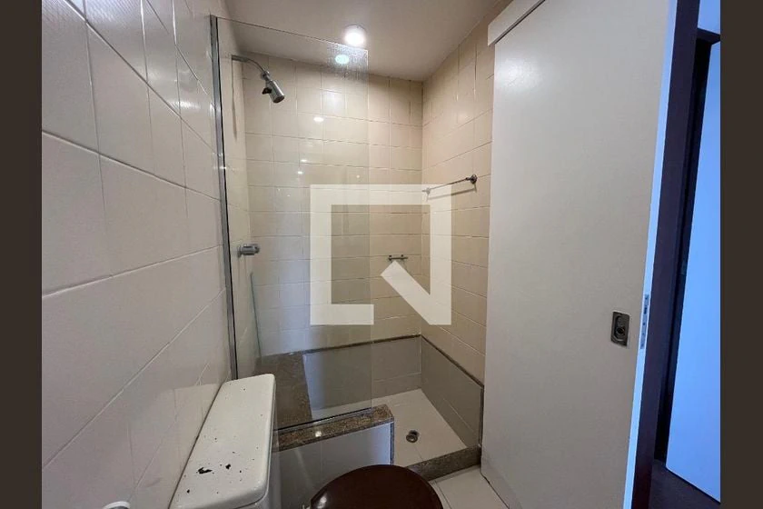 Glass-enclosed balcony in a 3-bedroom apartment, 103 m² — photo 8