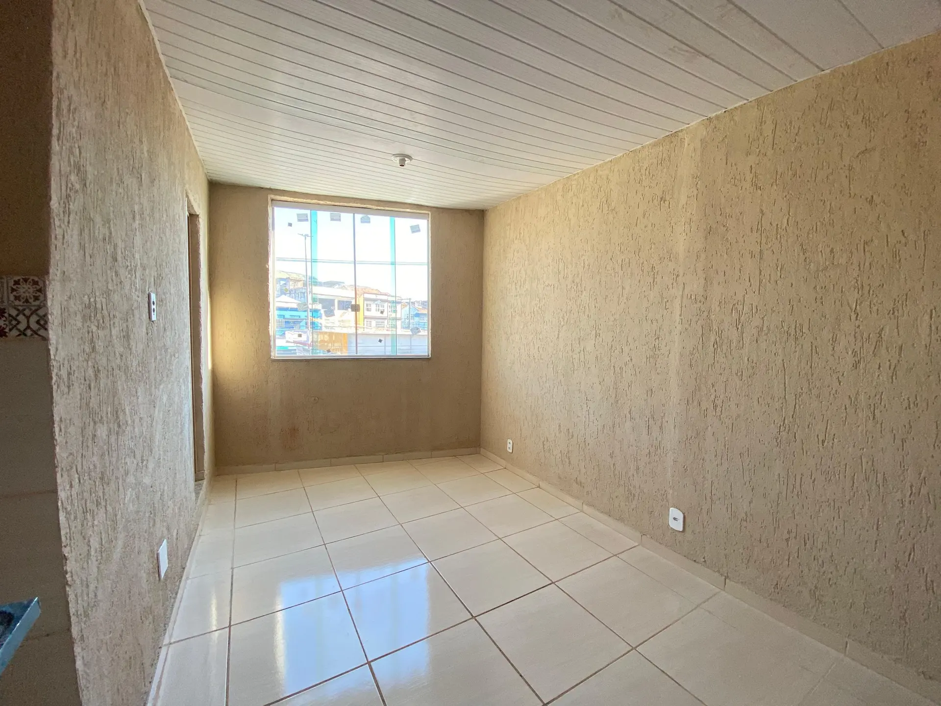 1-bedroom apartment with no parking, city-facing windows — photo 5