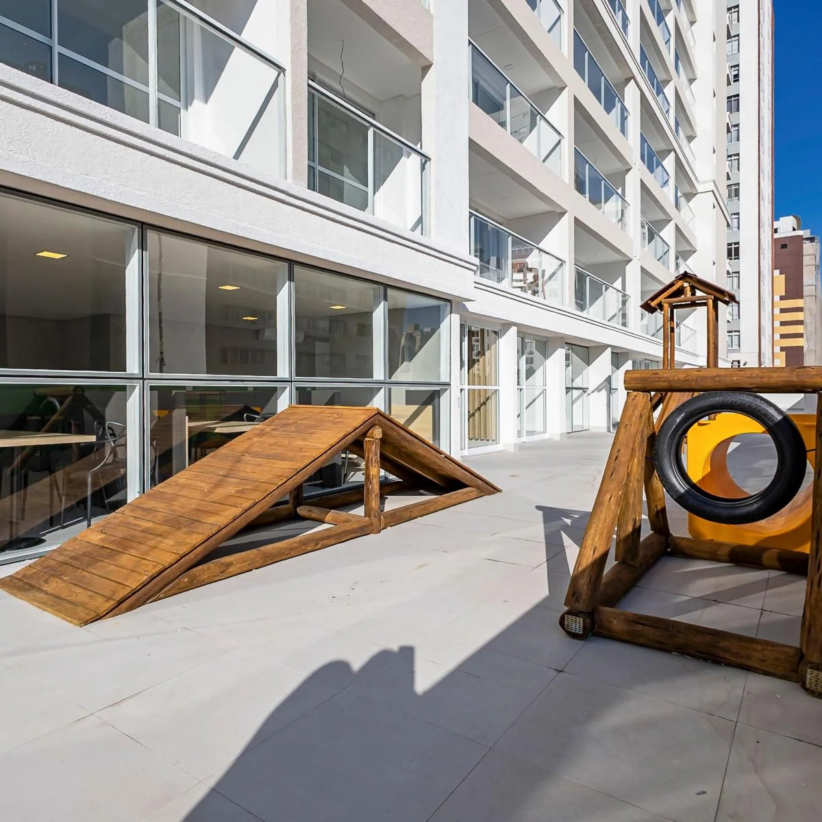 One-bedroom apartment in a building with a coworking space — photo 15