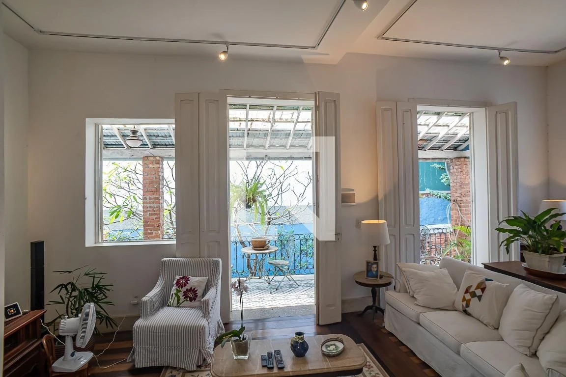Furnished house, 300 m², with floor-to-ceiling windows — photo 81