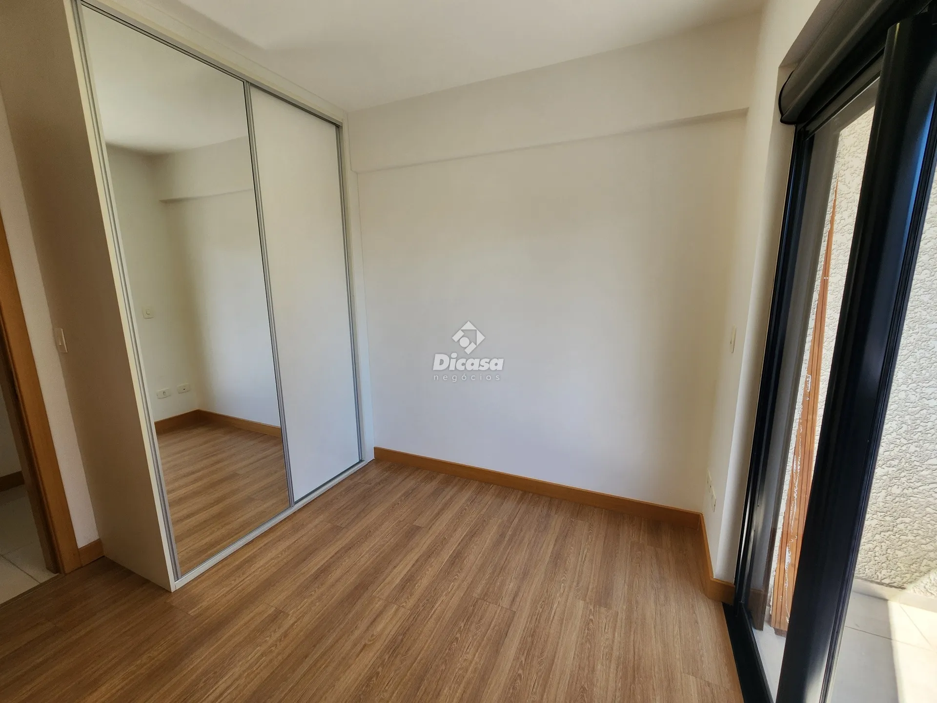 Unfurnished 2-bedroom apartment with 2 bathrooms — photo 33