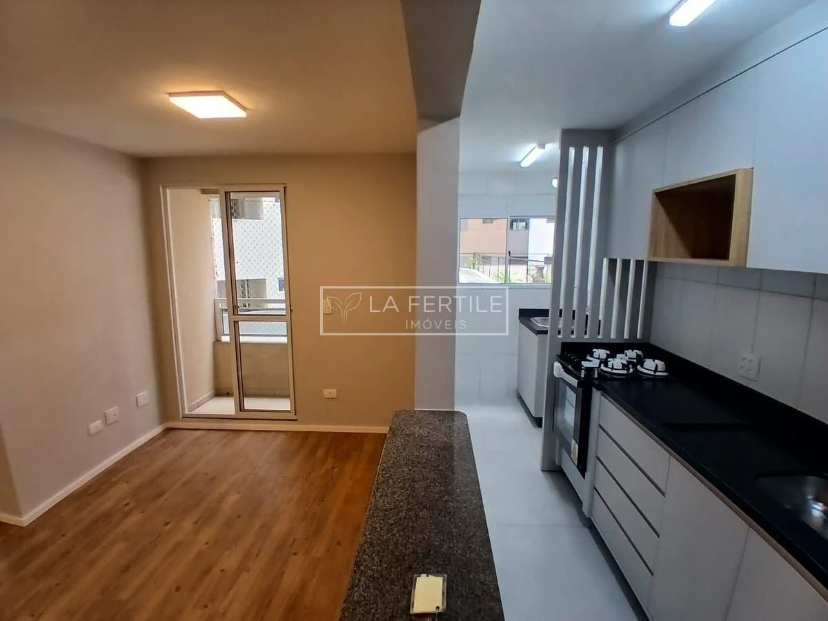 Дерев'яна підлога або ламінат та 2 спальні: квартира 82 м²