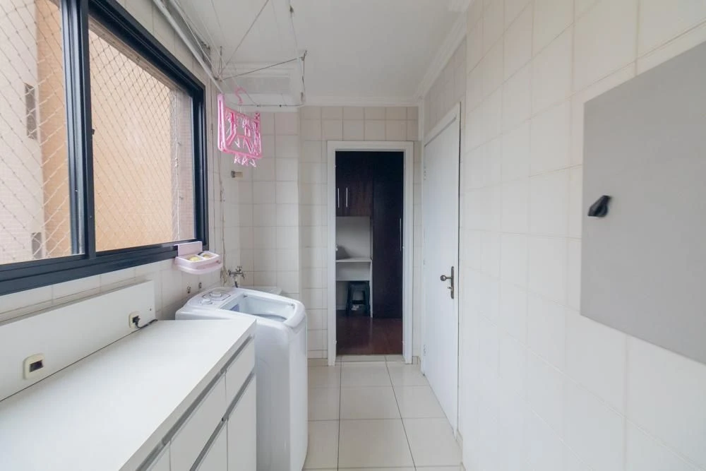 3-bedroom apartment with a washing machine — photo 40