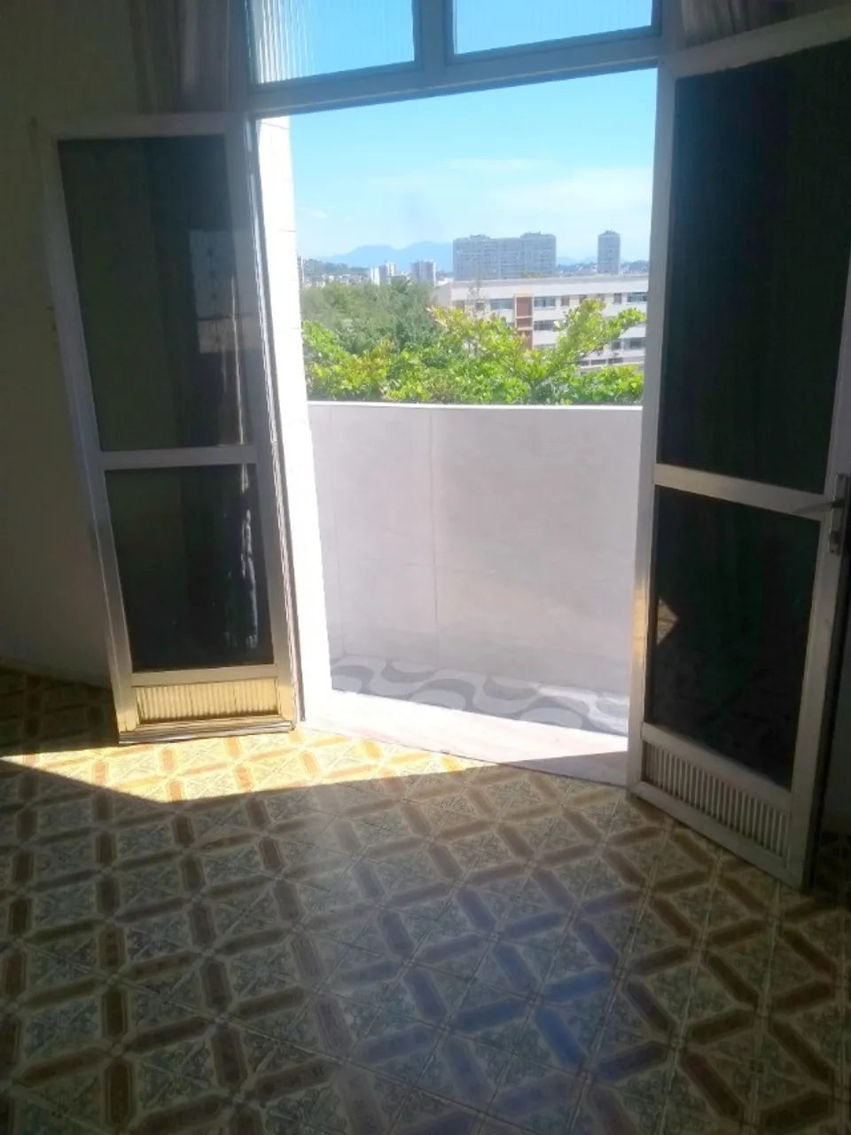 2-bedroom apartment with a mountain view — photo 12