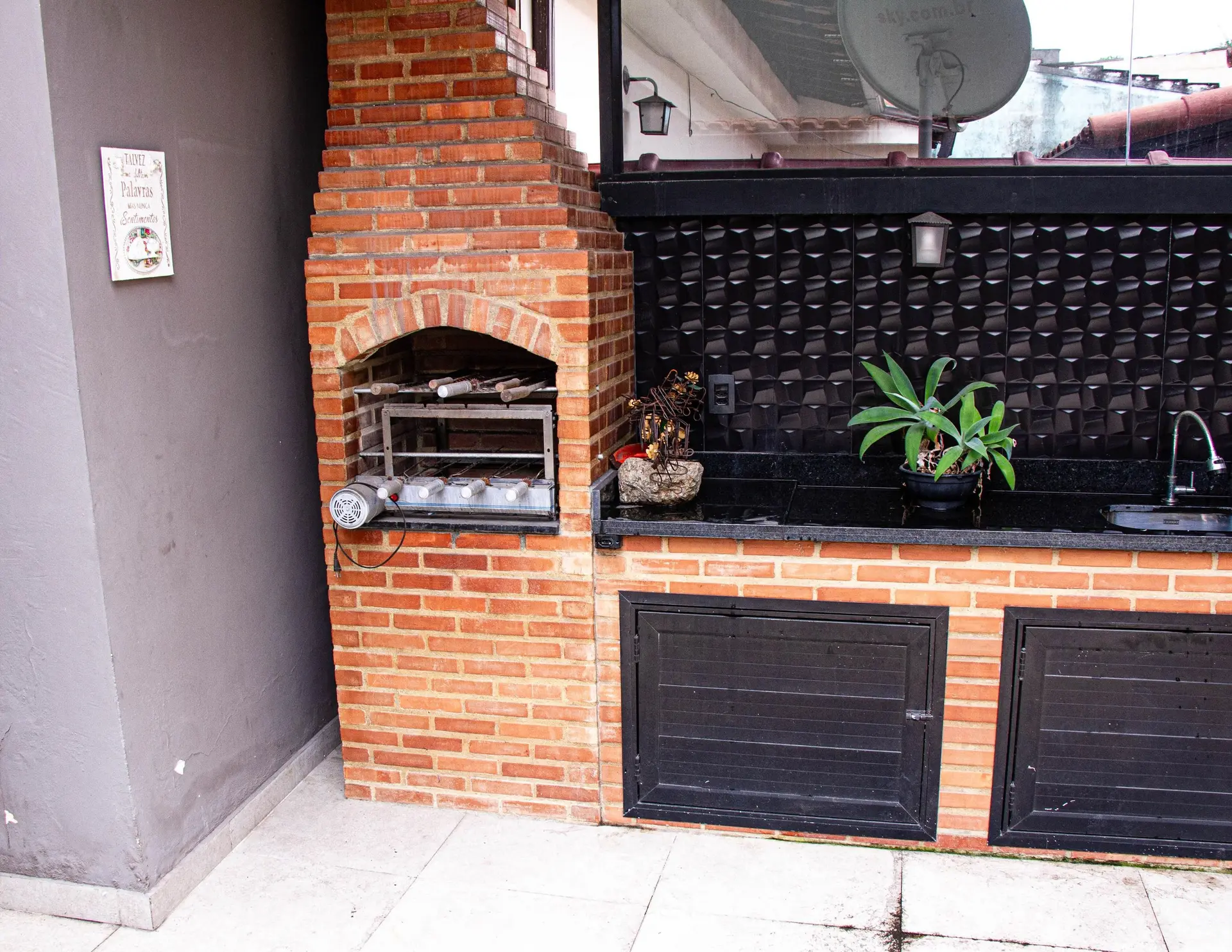 Furnished house, 300 m², with a grill on the balcony — photo 52
