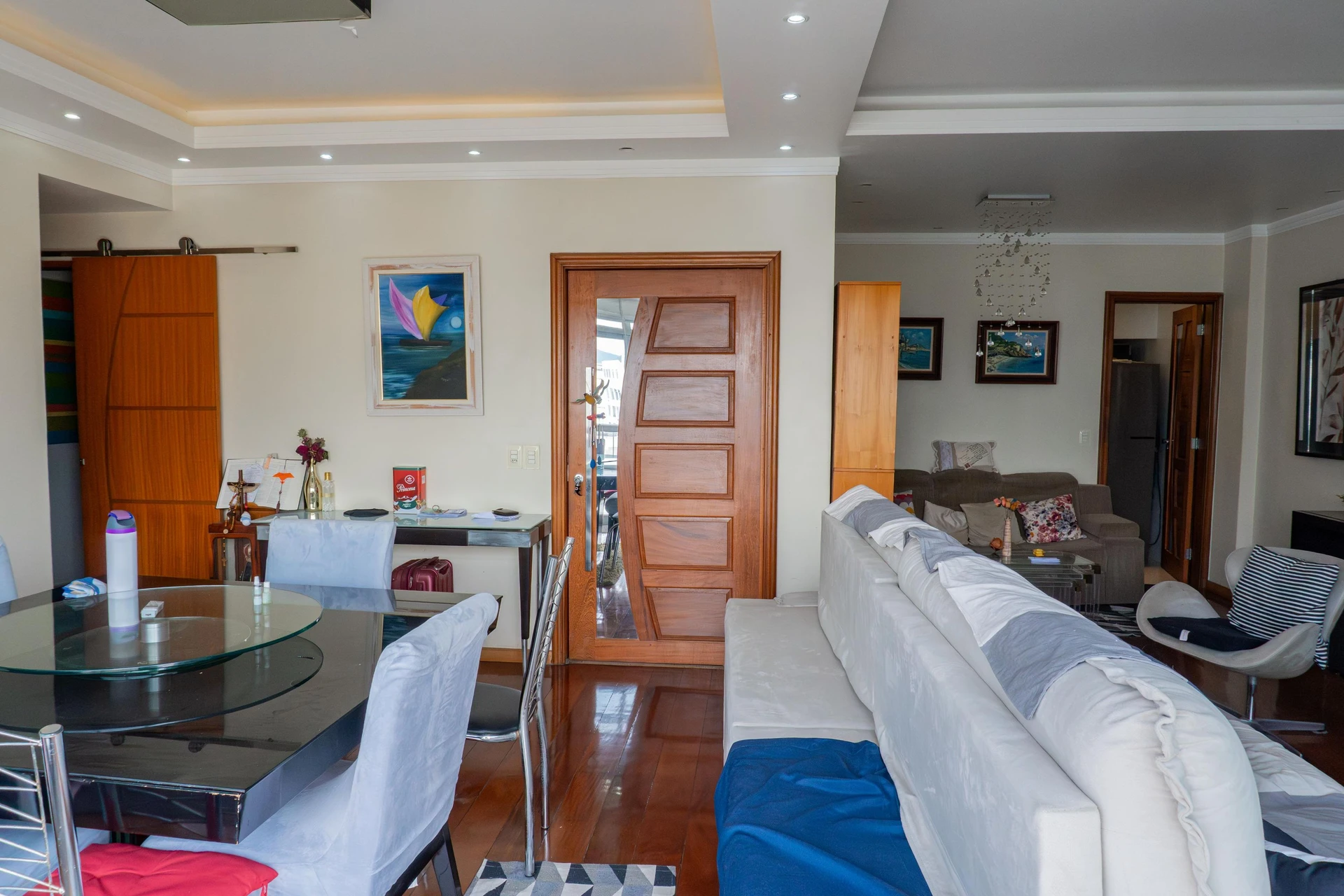 Furnished 3-bedroom apartment with balcony
