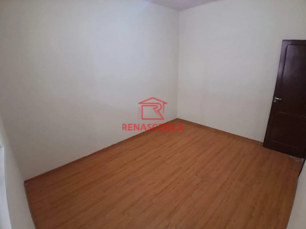 House, 200 m², with wood or laminate floors — photo 14