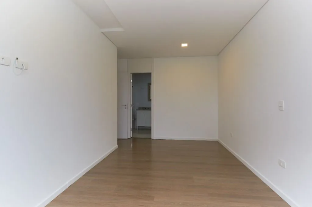Furnished 2-bedroom apartment with an open-plan kitchen — photo 34
