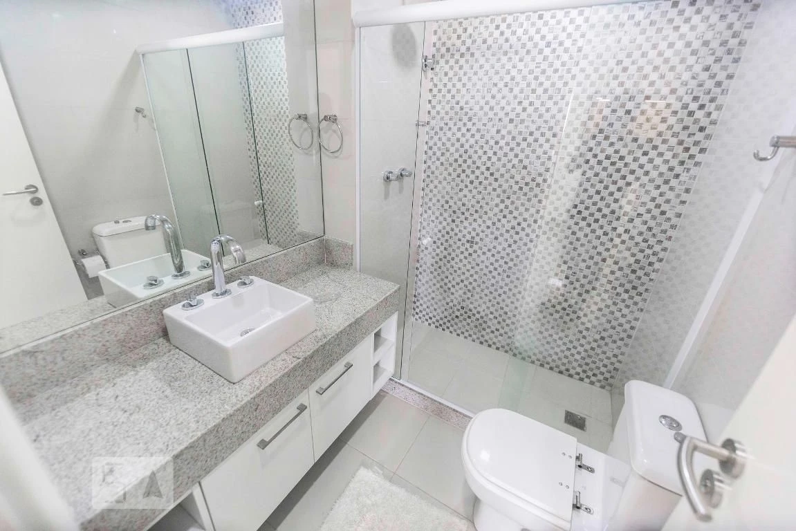 Unfurnished 3-bedroom apartment with a private BBQ — photo 2