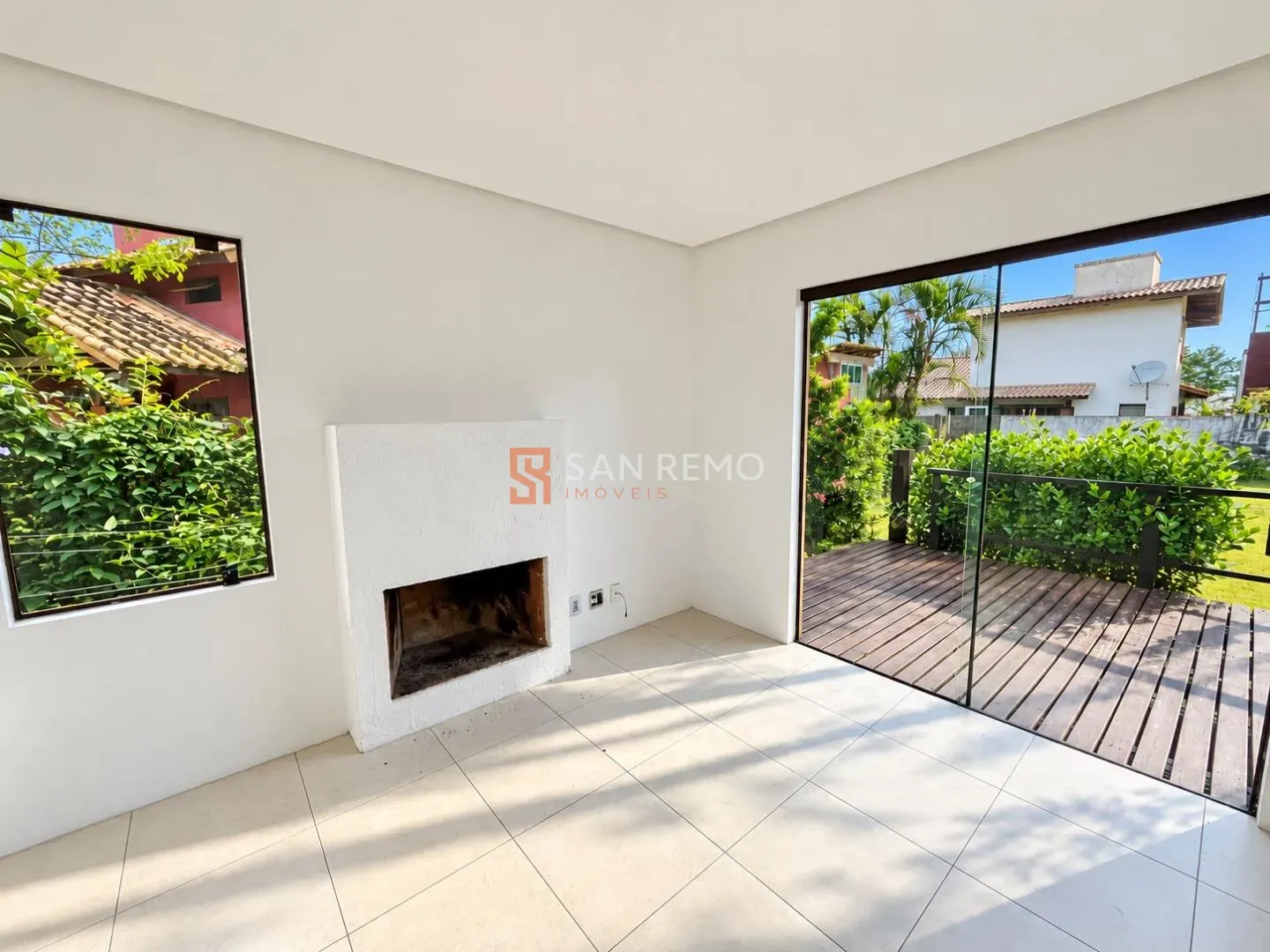 2-bedroom house with a fireplace — photo 11