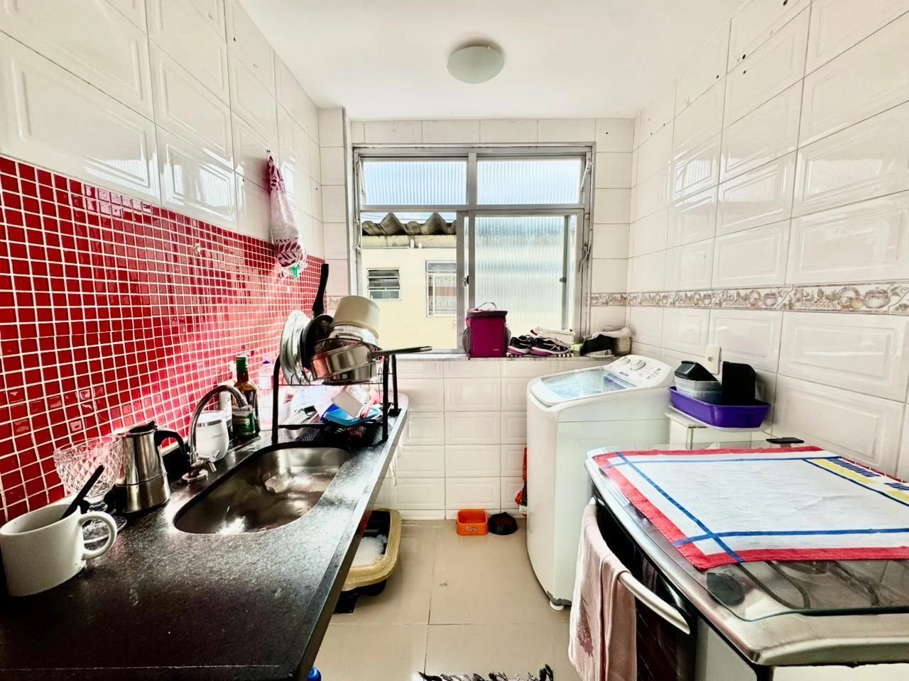 Casa mobiliada com 2 quartos e cozinha com fogão a gás — photo 12