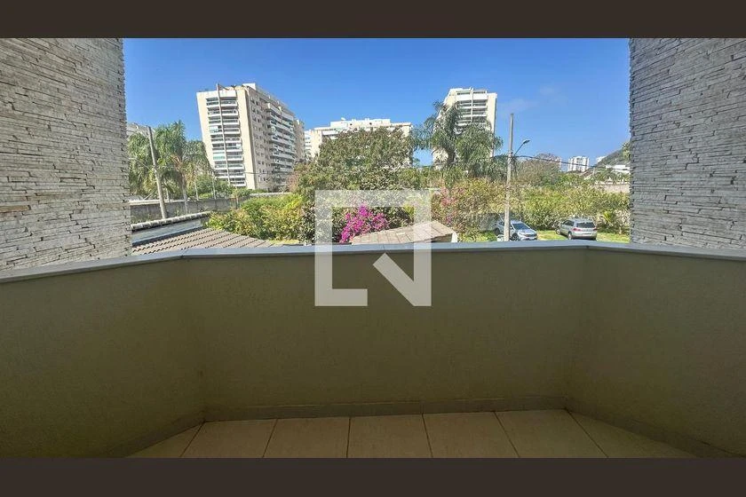 Condominium house with 5 en-suite bedrooms and pool — photo 35