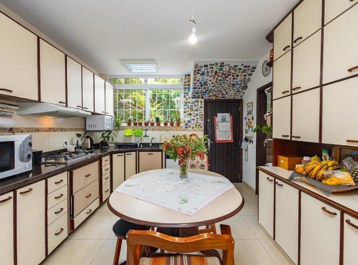 Unfurnished house with 8 bedrooms and a closed gas kitchen — photo 2