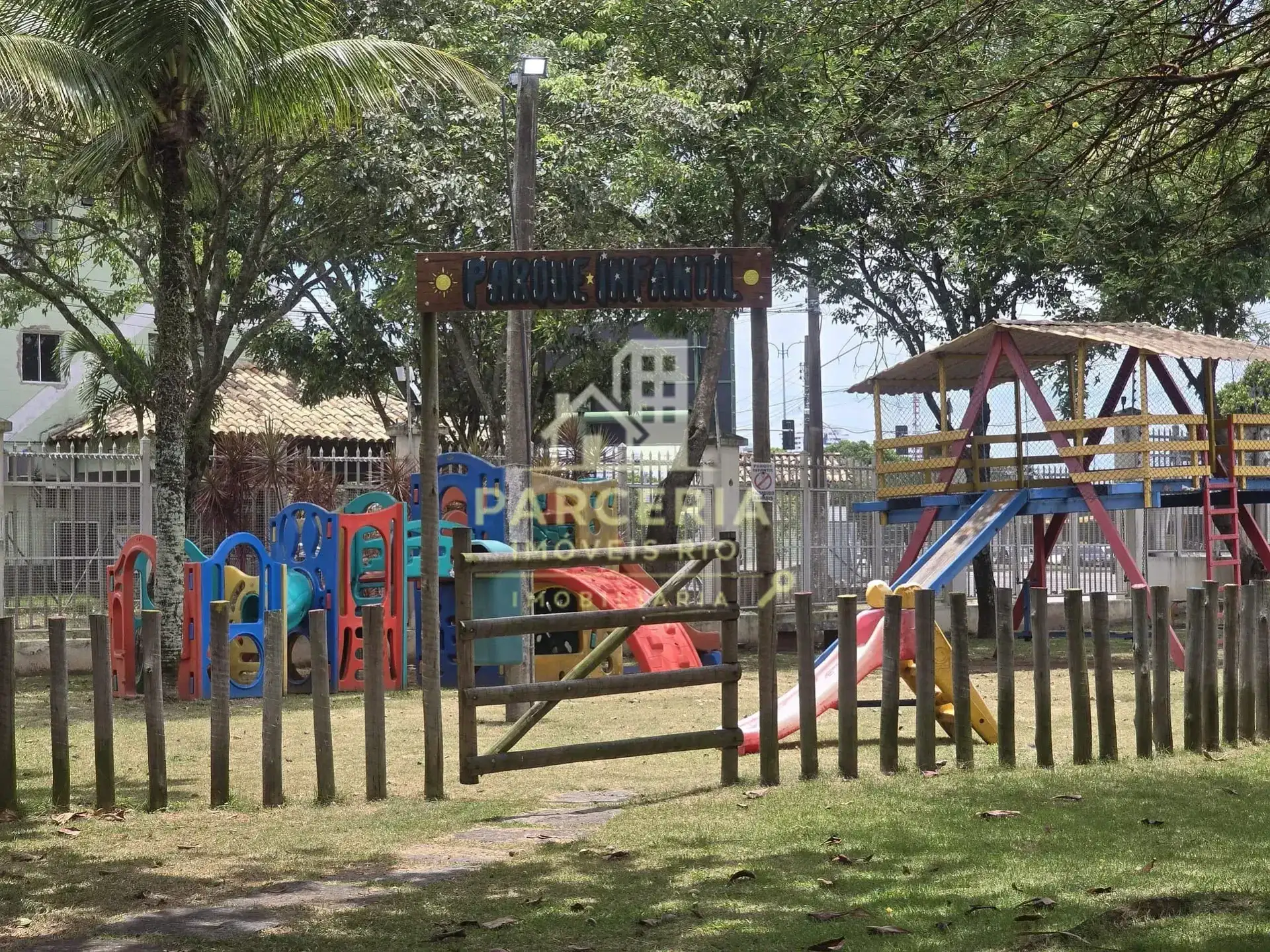 Casa mobiliada com 5 quartos e área de piscina compartilhada — photo 55