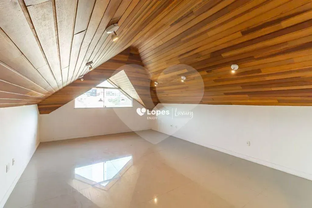 Unfurnished triplex house with 6 en-suite bedrooms and 820 m² — photo 50