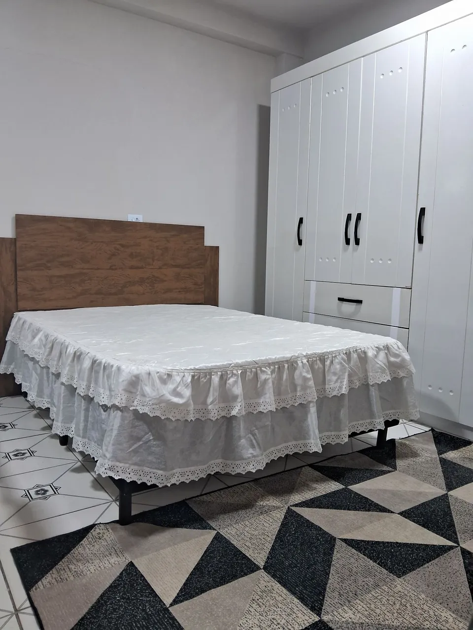 Furnished studio with 1 bedroom and 1 bathroom — photo 6