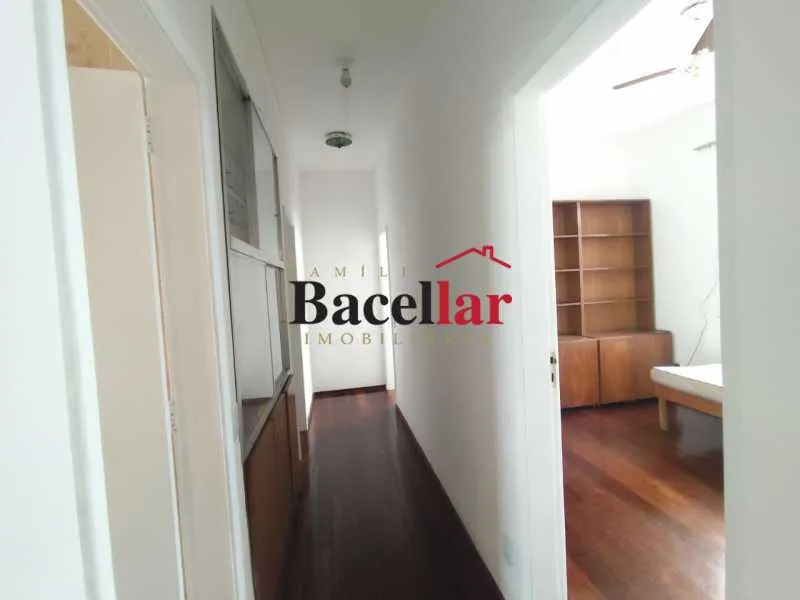 3-bedroom house with wood or laminate floors — photo 24
