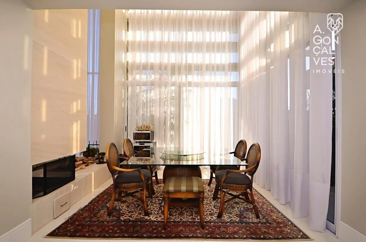 668 m² house with 4 en-suite bedrooms and private garden — photo 3