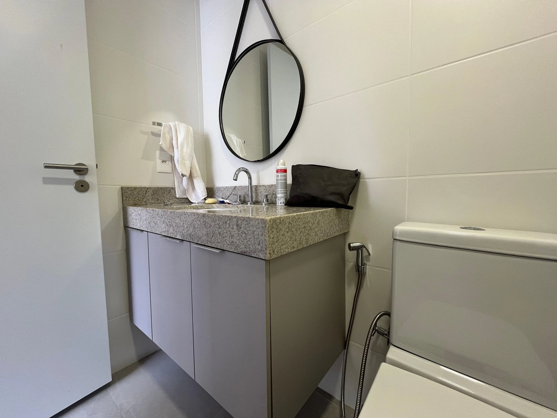 Furnished apartment, 89 m², with a glass-enclosed balcony — photo 42