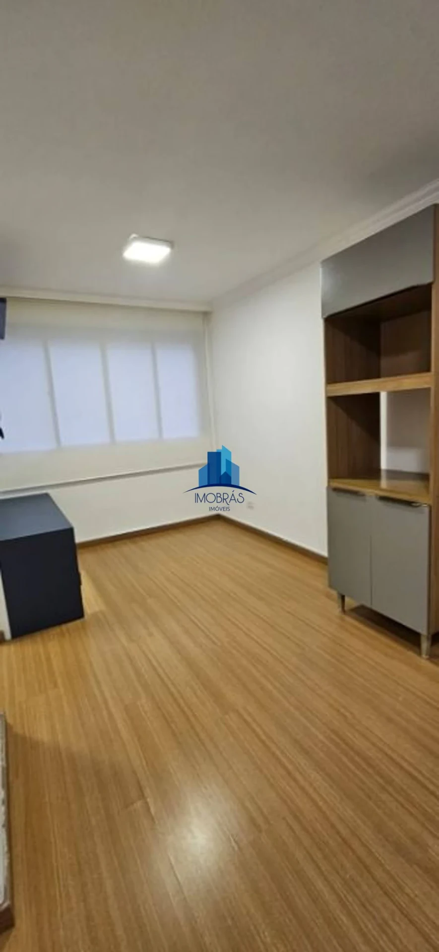 Wood or laminate floors in a one-bedroom apartment, 35 m² — photo 11