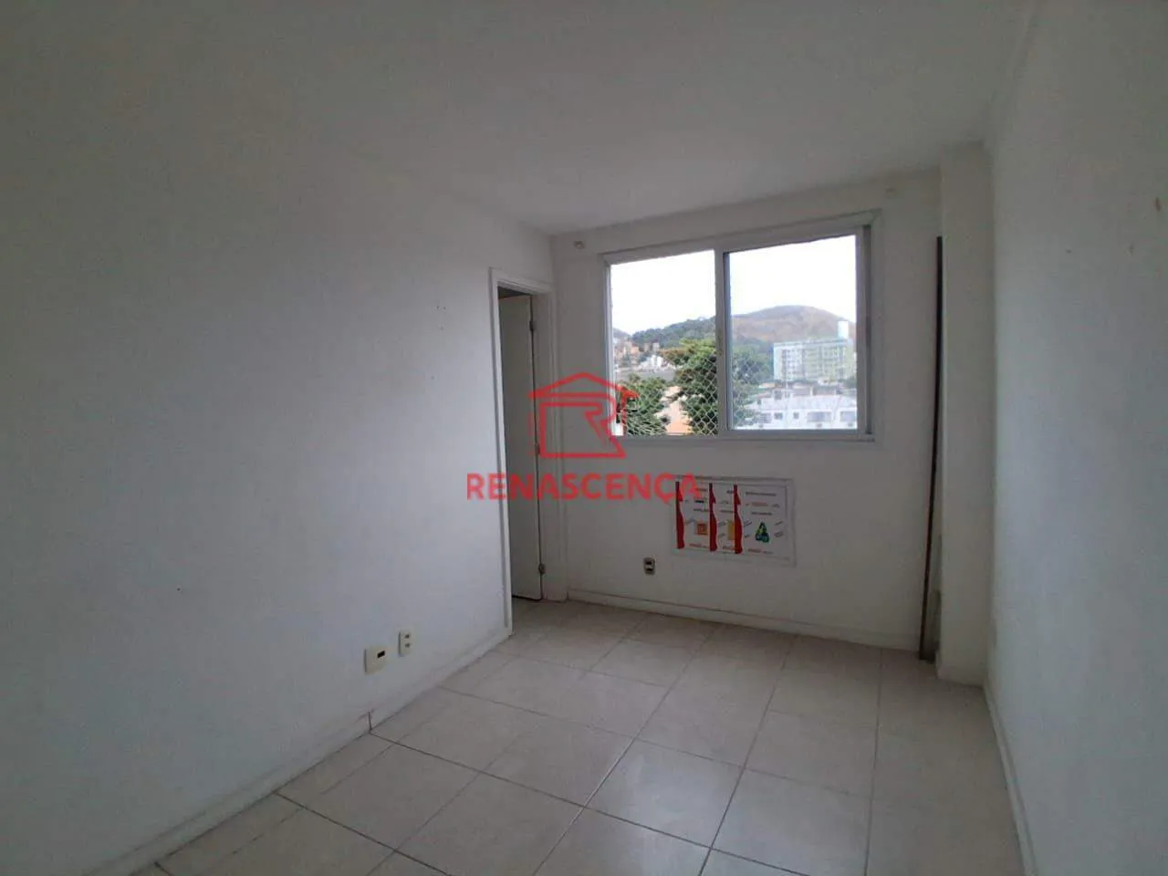 Apartamento de 2 dormitorios con vistas a la ciudad y montañas — photo 15