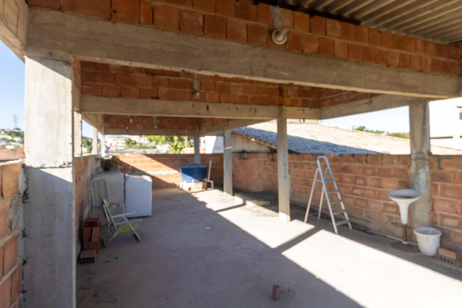 Casa mobiliada com 3 quartos e cozinha com fogão a gás — photo 46