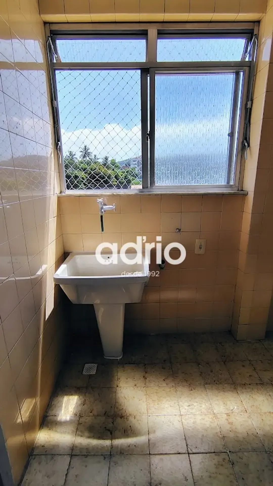 Apartamento com piso de madeira ou laminado, Tanque — photo 15