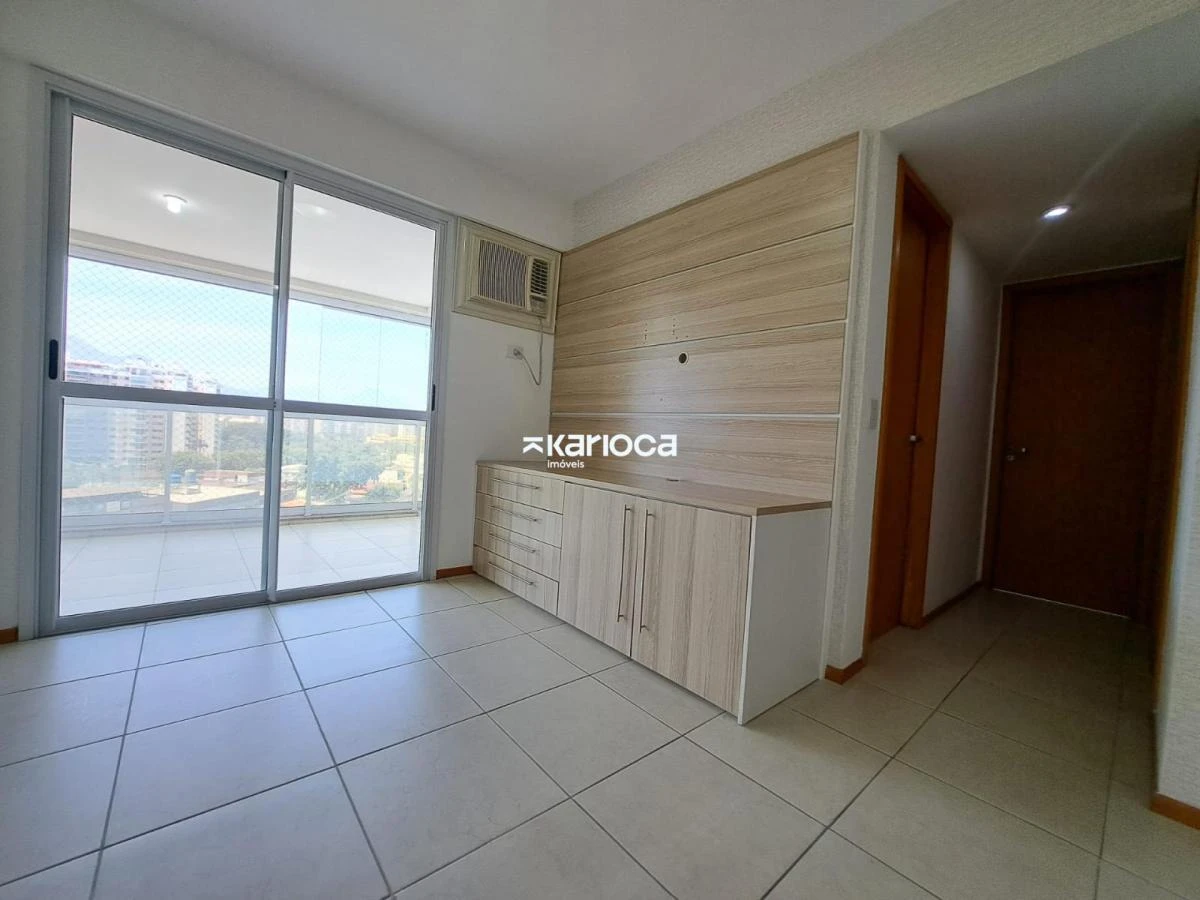 Glass-enclosed balcony in a 3-bedroom apartment, 75 m² — photo 8