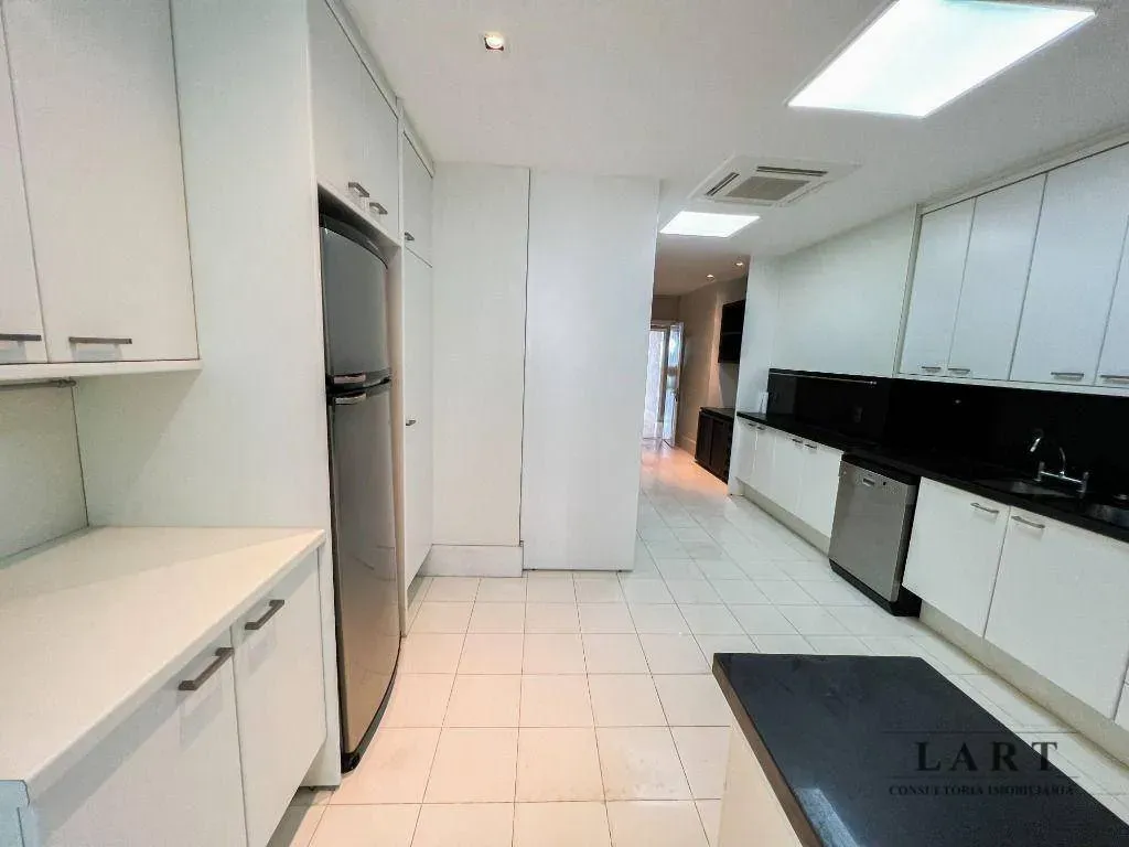 Apartamento com 3 dormitórios e 264 m² com 3 vagas — photo 36