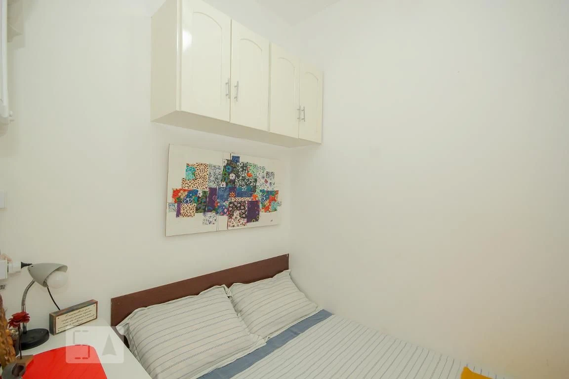 Furnished 2-bedroom apartment with laundry area — photo 21