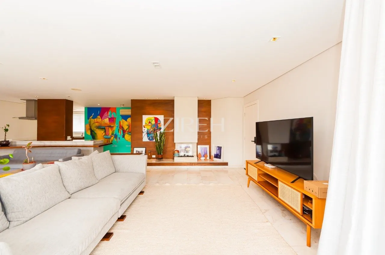 269 m² apartment with 2 bedrooms and an open-plan kitchen — photo 3