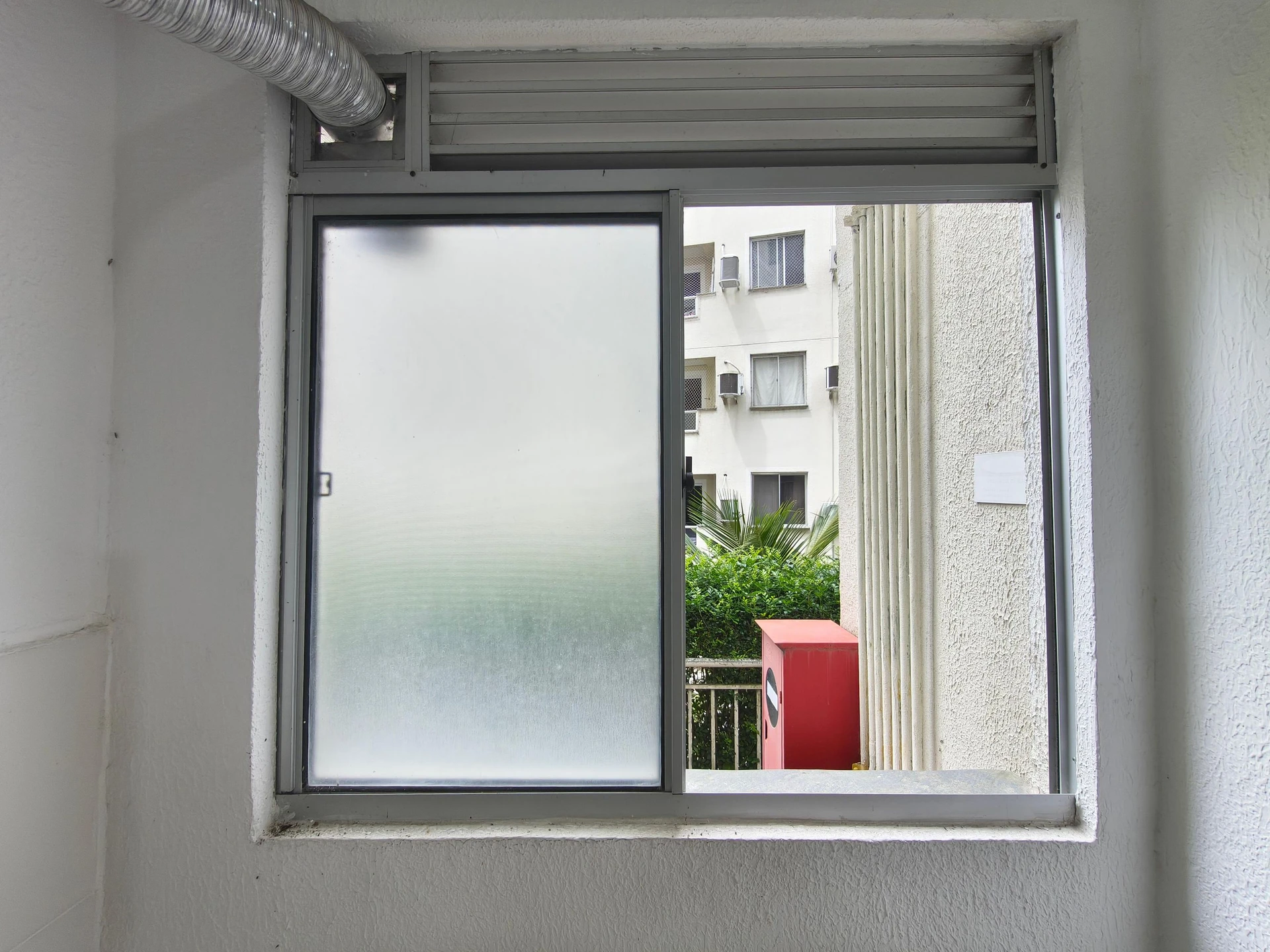 2-bedroom apartment in a building with a pool — photo 44