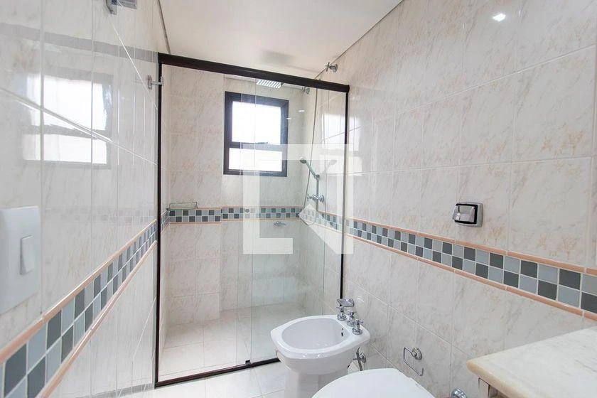 Bathtub in a 3-bedroom apartment, 176 m² — photo 45
