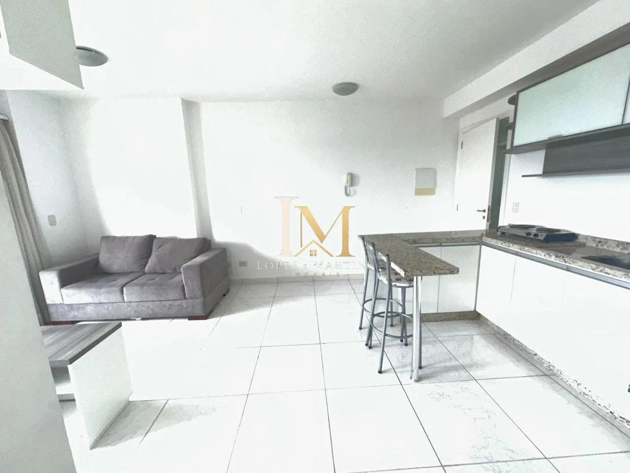 One-bedroom apartment with a washing machine — photo 12