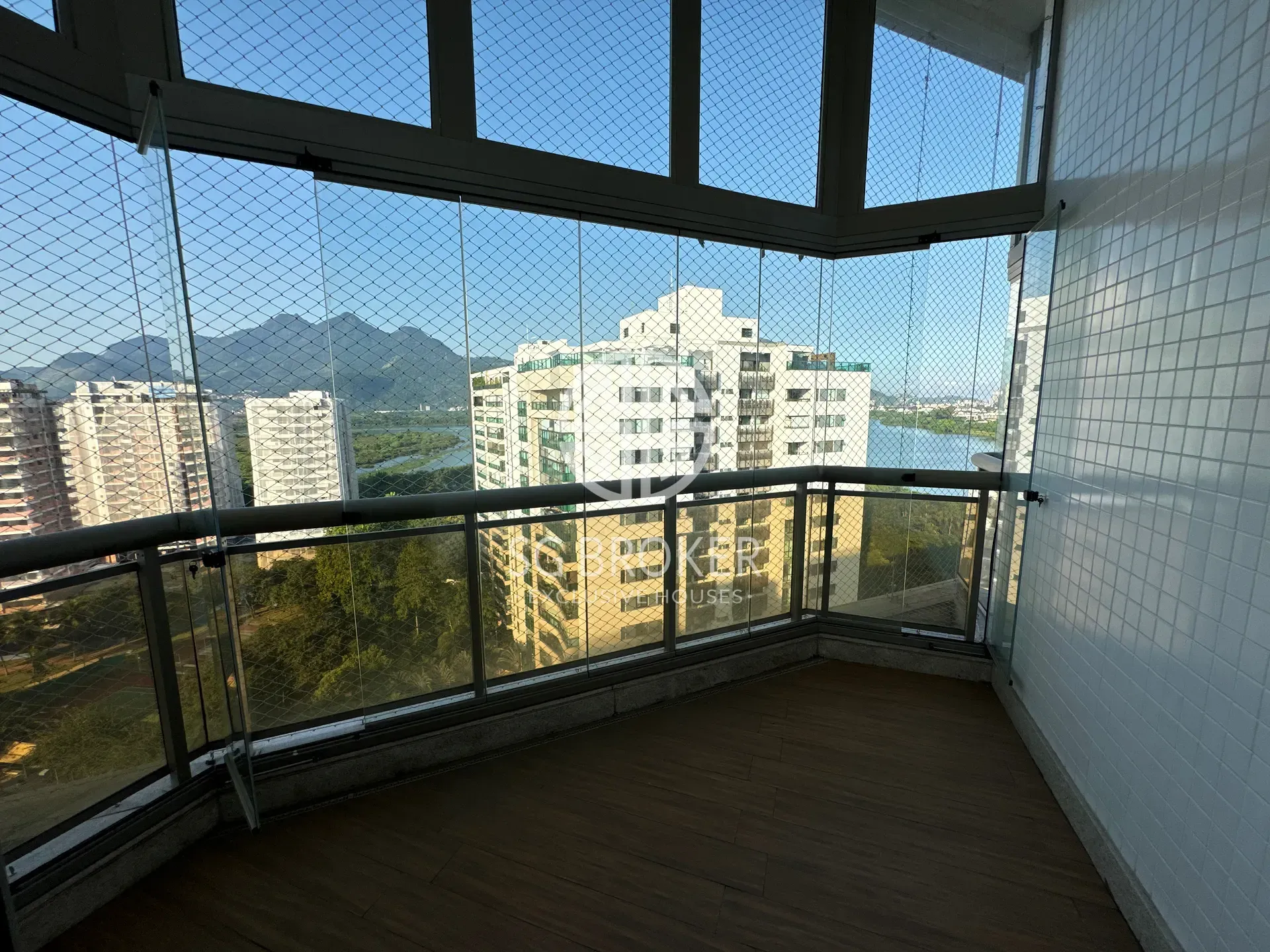 Furnished apartment with open-plan kitchen and 4 bedrooms — photo 45