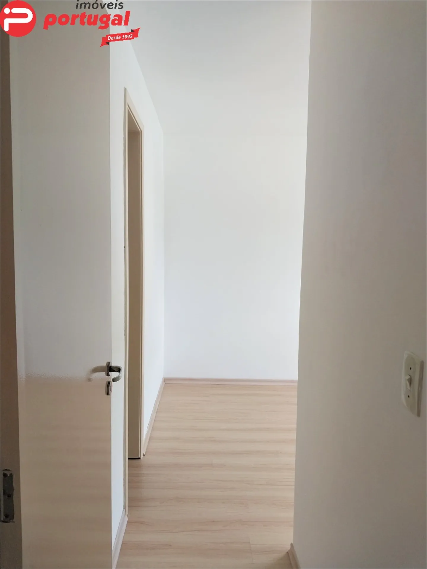 Apartamento com piso de madeira ou laminado, Portão — photo 10