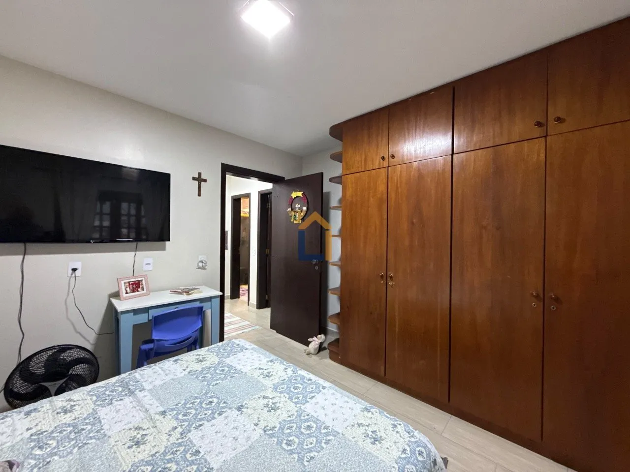 3-bedroom house with a home office — photo 19