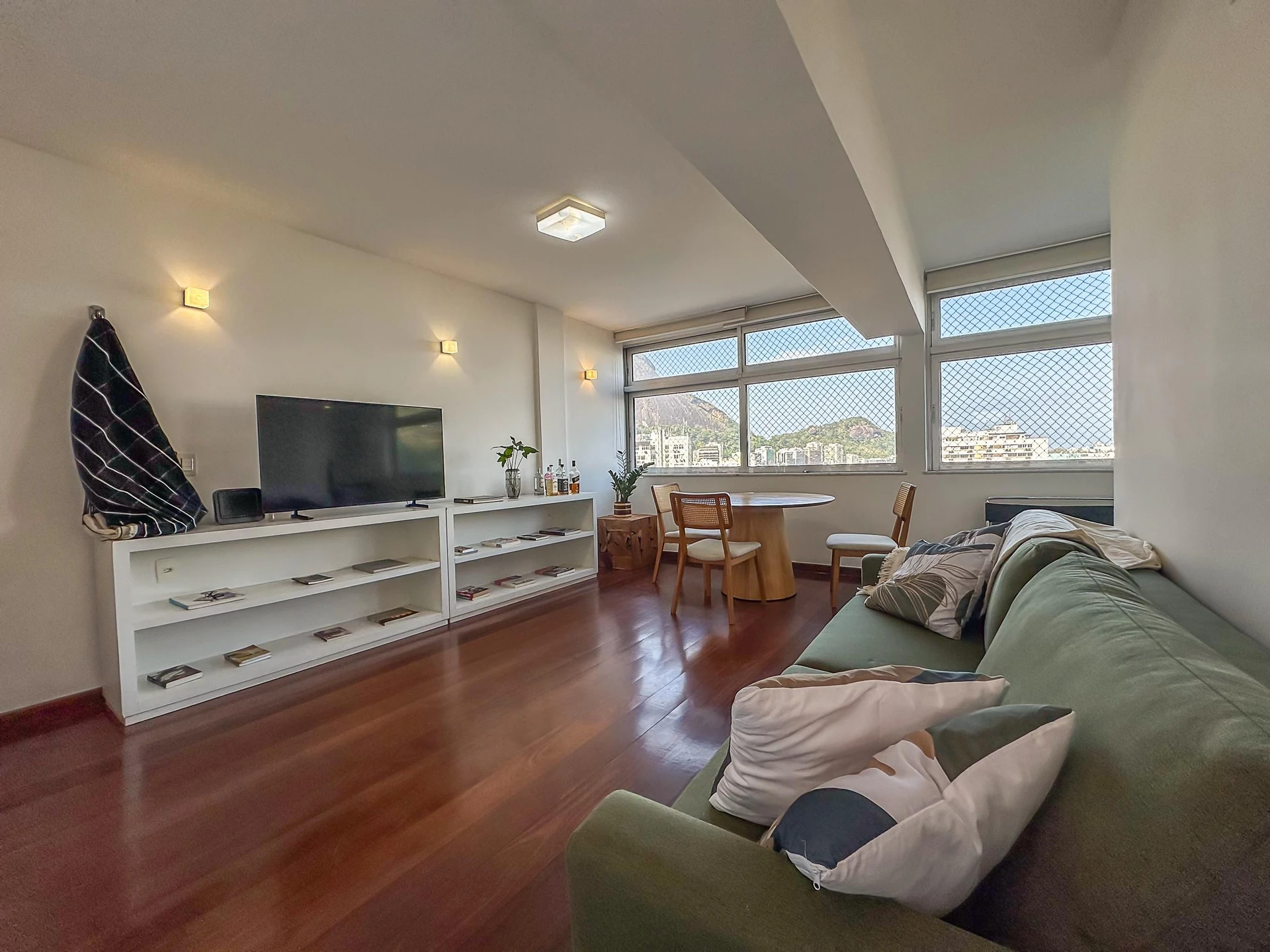 Furnished 2-bedroom apartment with open views — photo 35