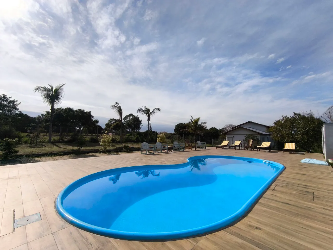 One-bedroom apartment in a building with a pool — photo 11