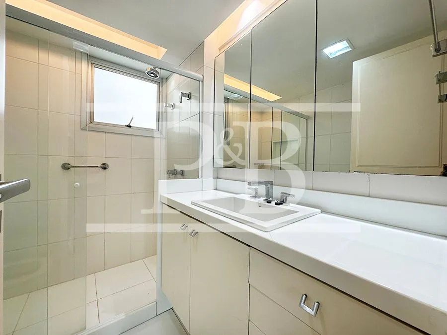 Apartamento com 2 quartos e varanda de vidro fechada — photo 21