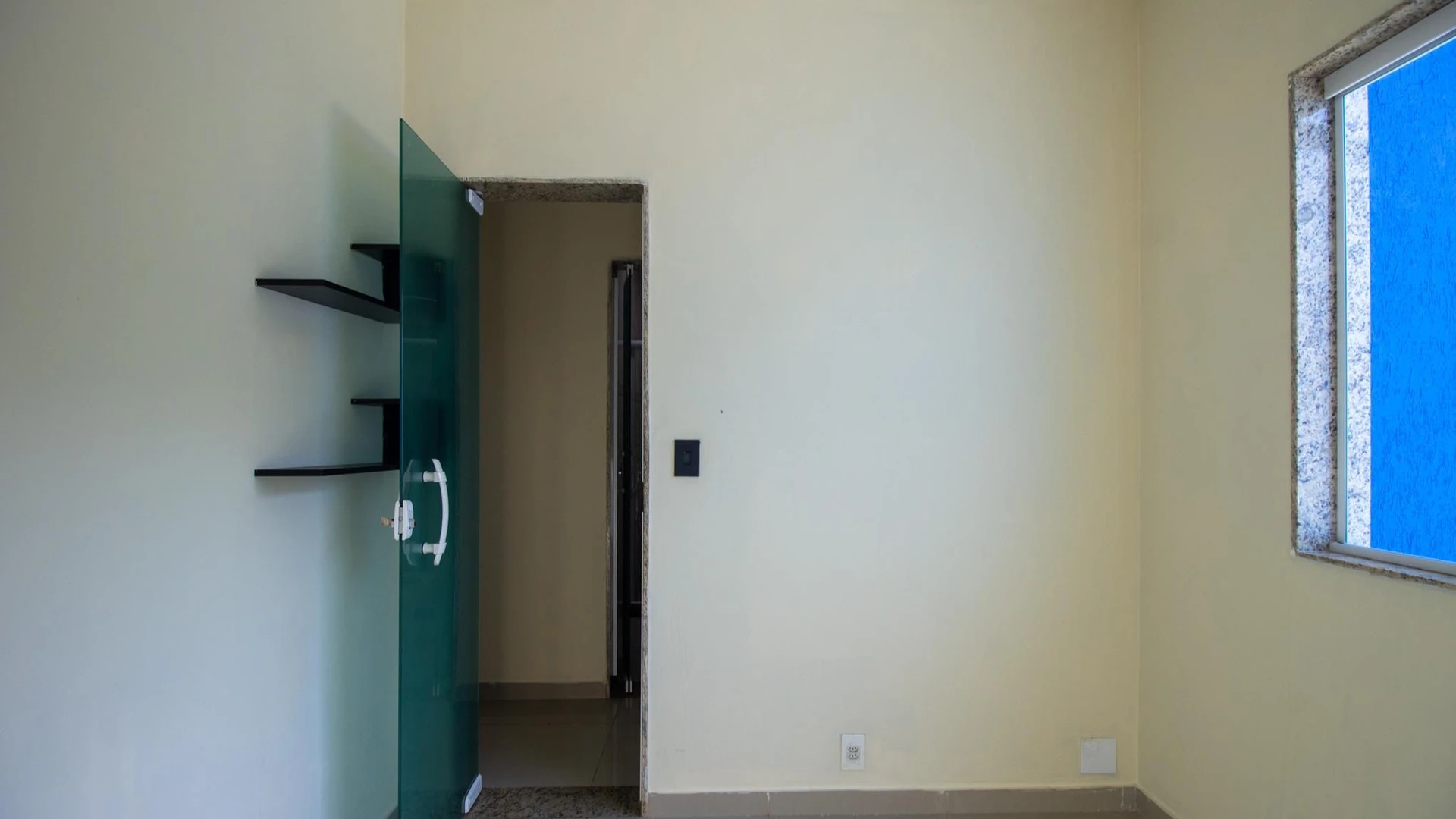 Будинок з 2 спальнями, окрема кухня та 2 паркомісця — photo 35
