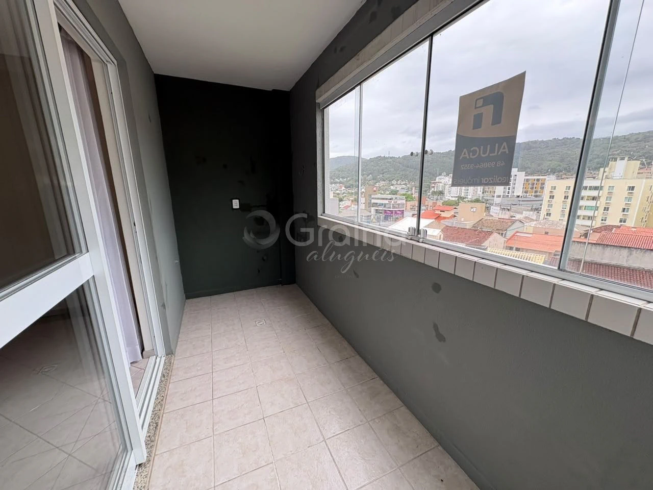 3-bedroom apartment in a building with a pool — photo 17
