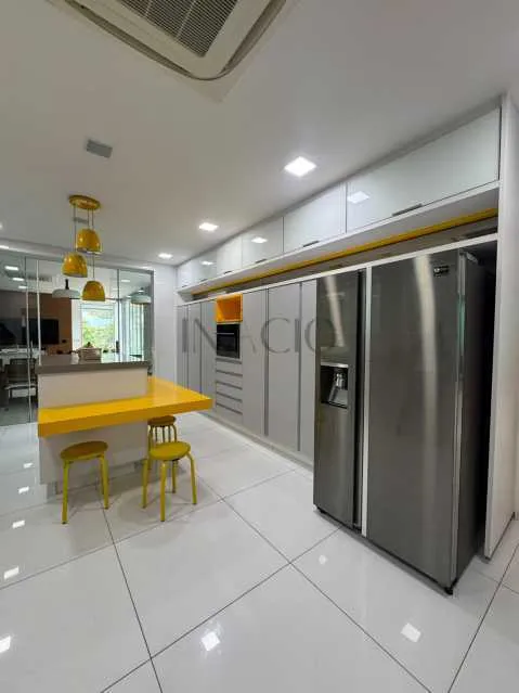 Furnished house with open-plan kitchen and 6 en-suites