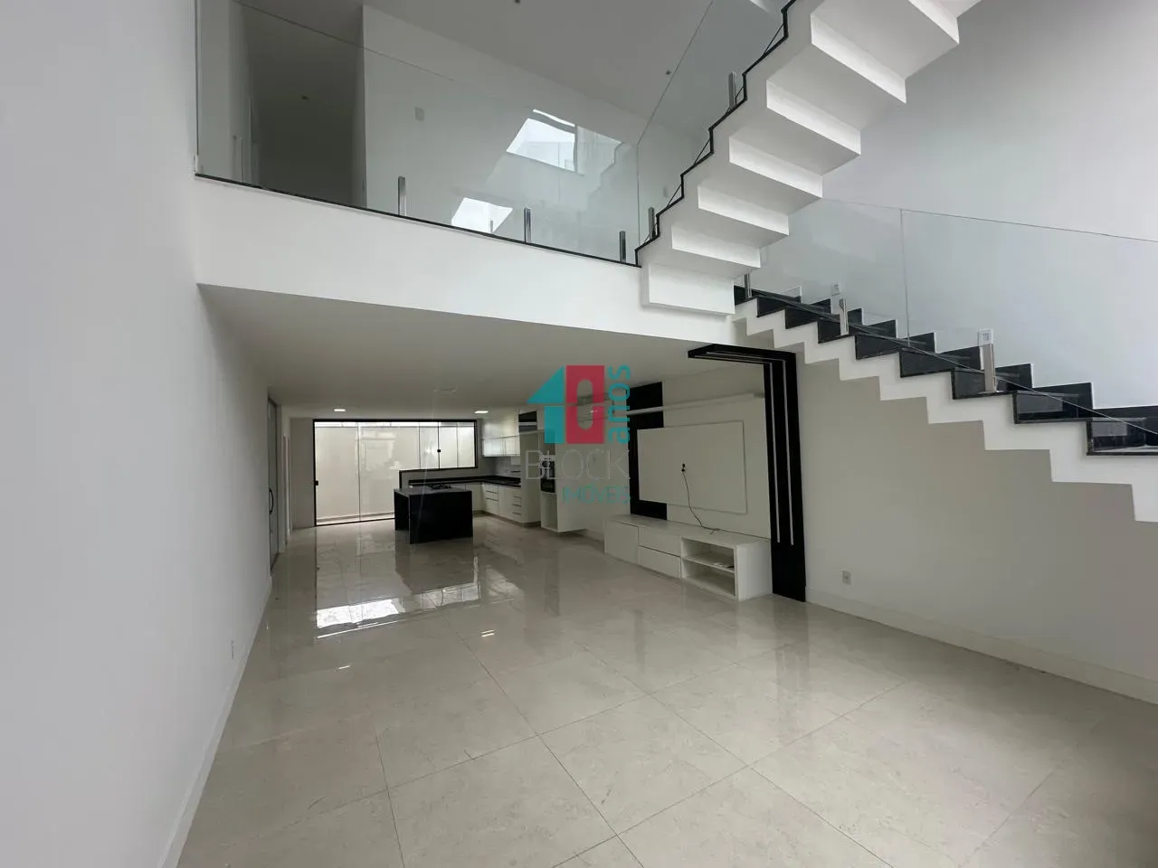 Condominium house with 5 en-suites and open-plan kitchen — photo 3