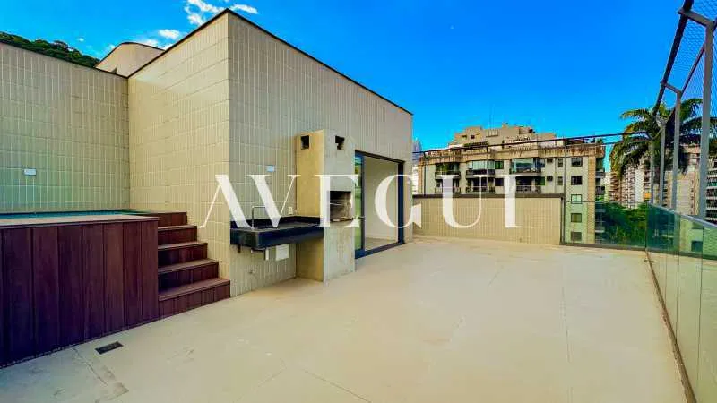 3-bedroom apartment in a building with a pool — photo 28