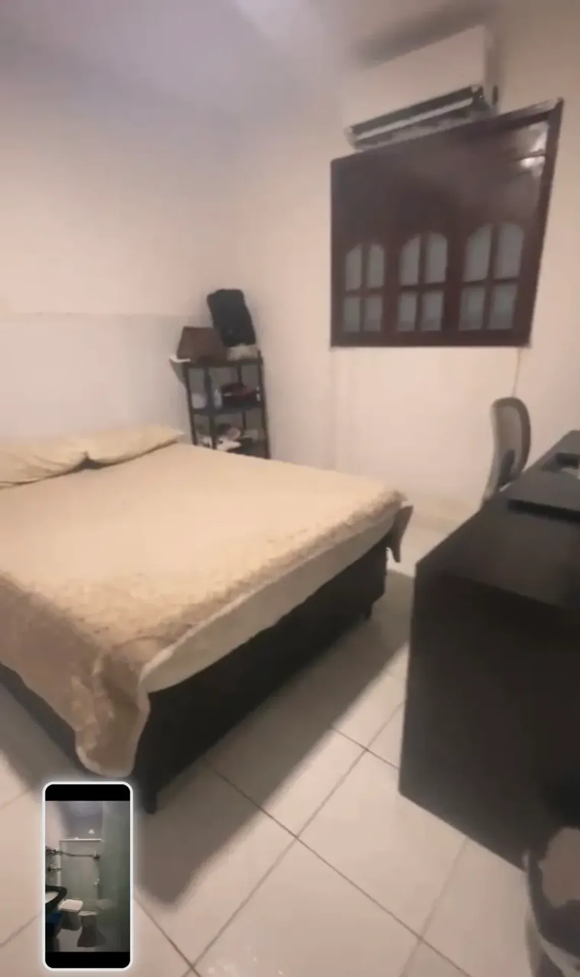 House with 3 bedrooms, including 1 en-suite, and closed kitchen