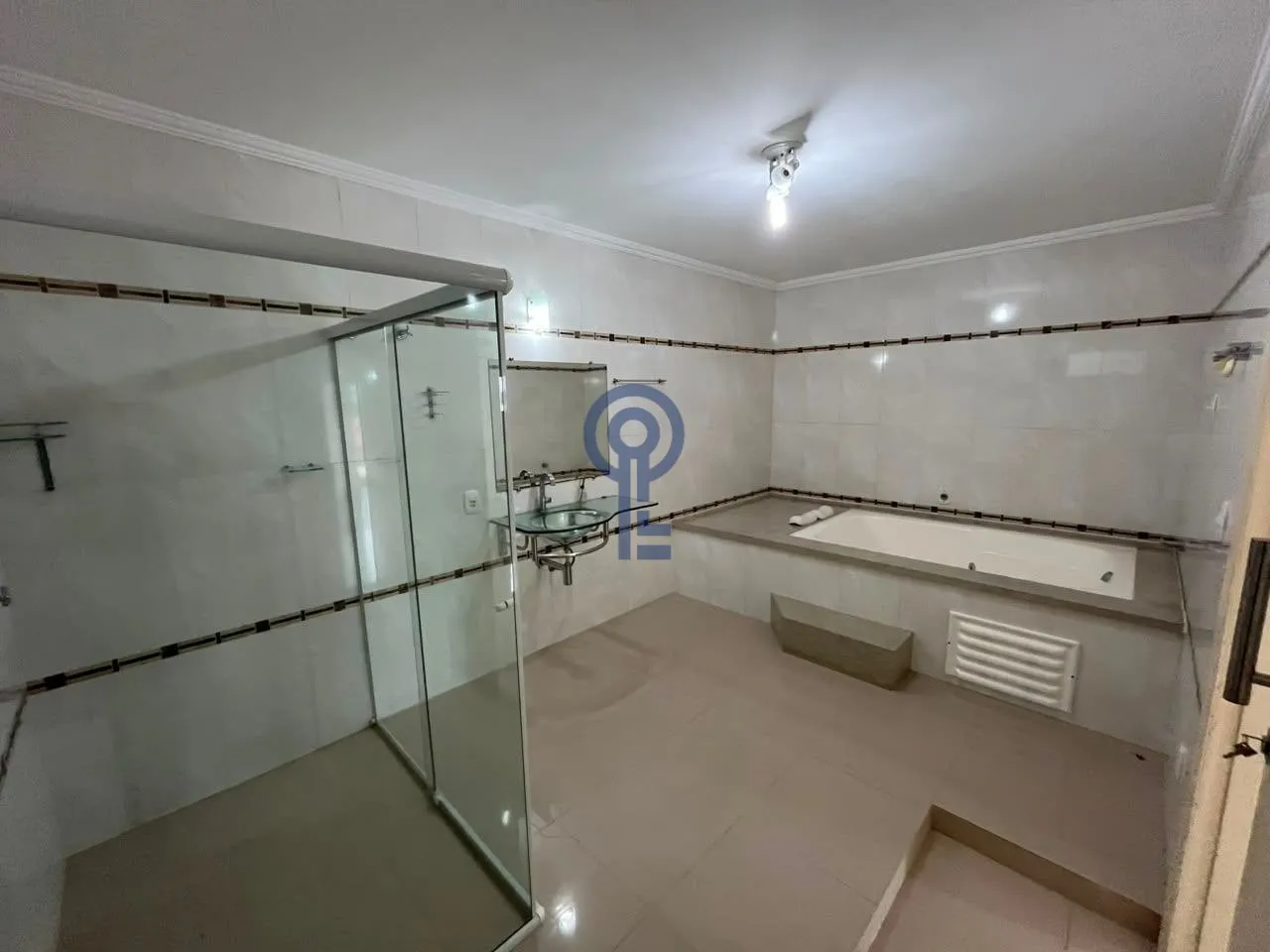 Furnished house, 200 m², with a walk-in closet — photo 10