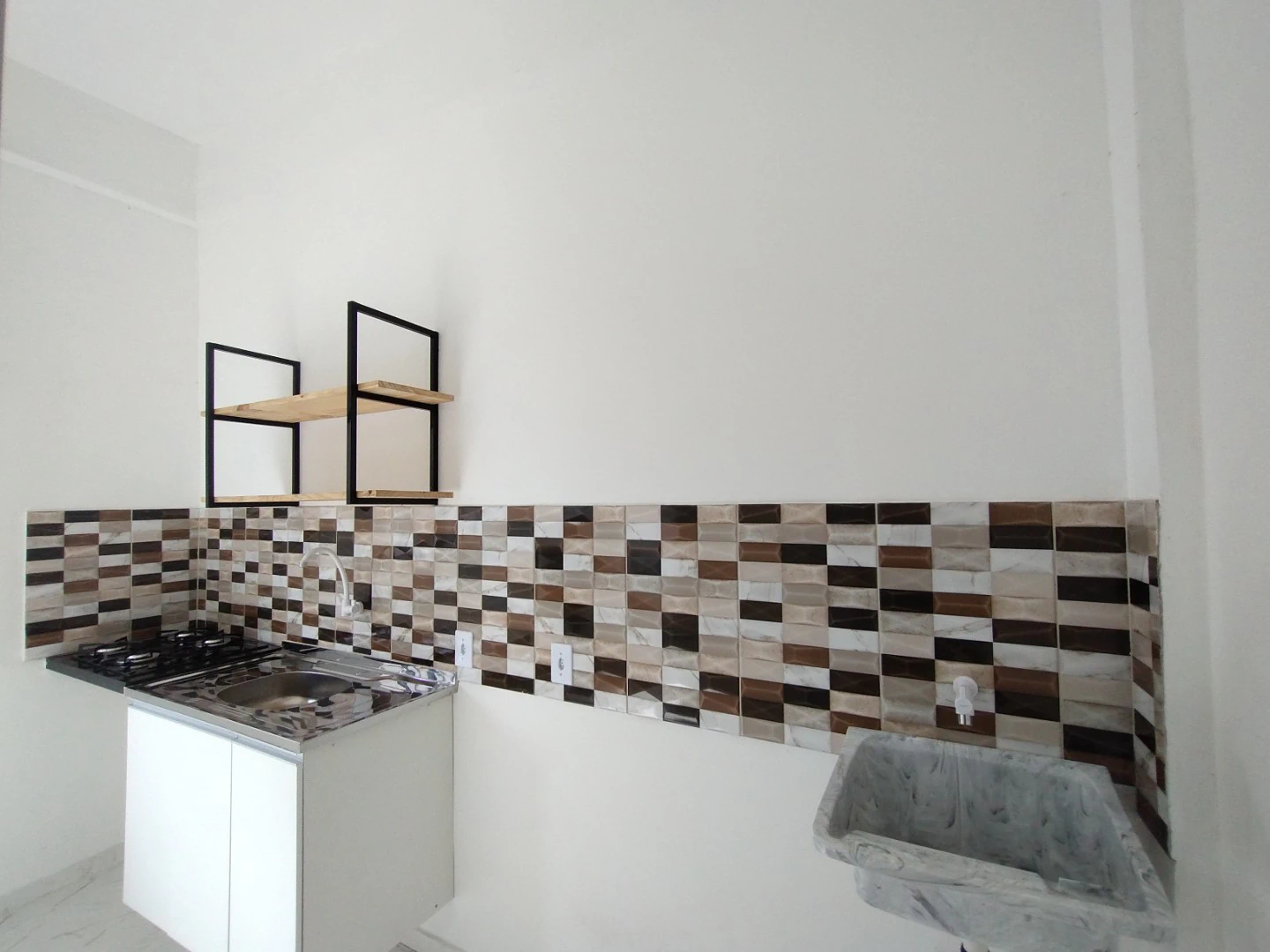 Unfurnished studio 200 m² with electric showerhead — photo 17